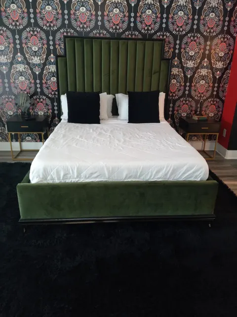 Bedroom cleaned by Alonso Cleaning Services
