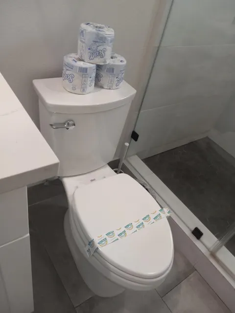 Bathroom cleaned by Alonso Cleaning Services